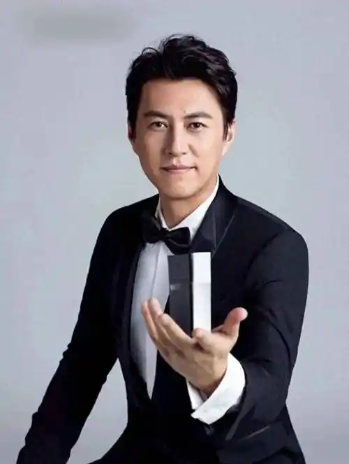 靳东怒批直播乱象!搔首弄姿成财富密码,民族还有什么希望?