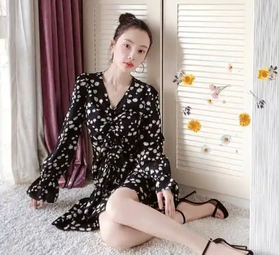 李小璐晒自拍近照,38岁少女感无敌,看起来不像是当妈的人_发展潜力_穿