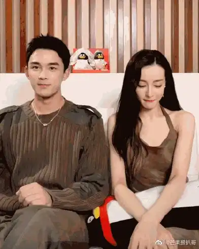 吴磊看迪丽热巴眼神