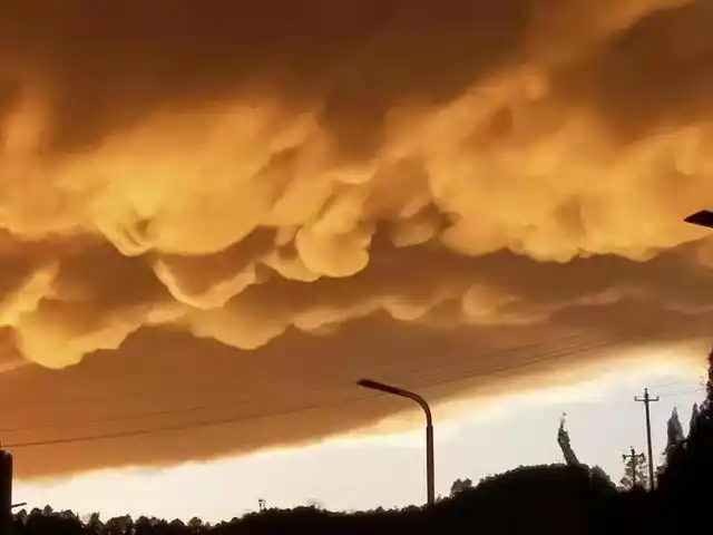 2020年1月6日贵州部分地区出现奇怪云彩天气