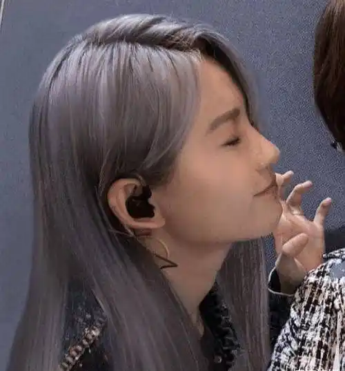 原创都说陆柯燃长着一张男生脸无意间发现她的长发照我没眼花吧