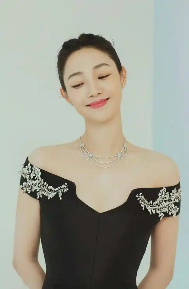 惊艳绝美!白百何性感身姿,魅力无法抗拒!