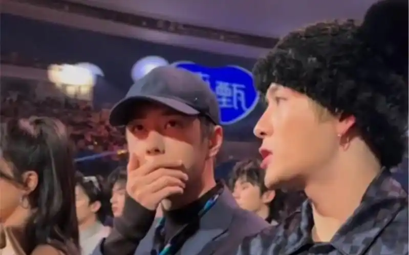 王一博王嘉尔微博之夜场内聊天!