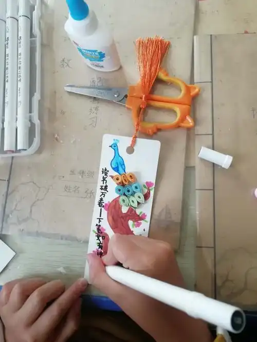 创意无穷,快乐无尽——民乐县洪水小学二年级组庆"六一"魅力书签制作