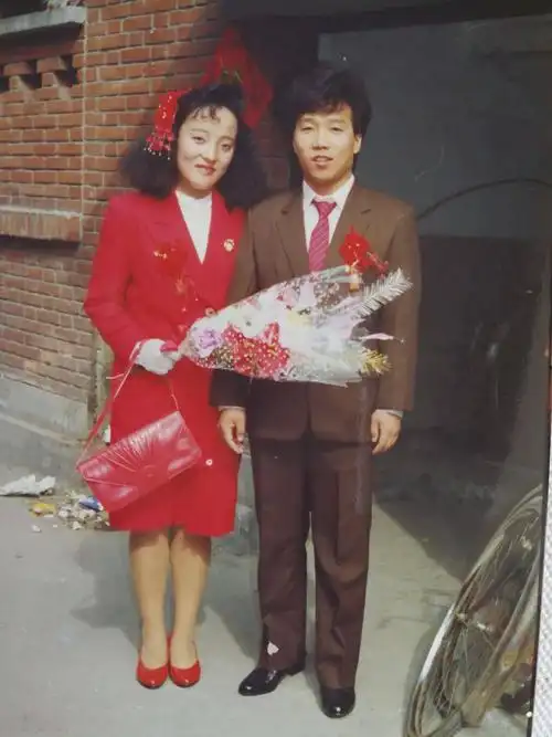 我…… 写美篇  二十四岁       1989年9月15日领取结婚证 1990年10月