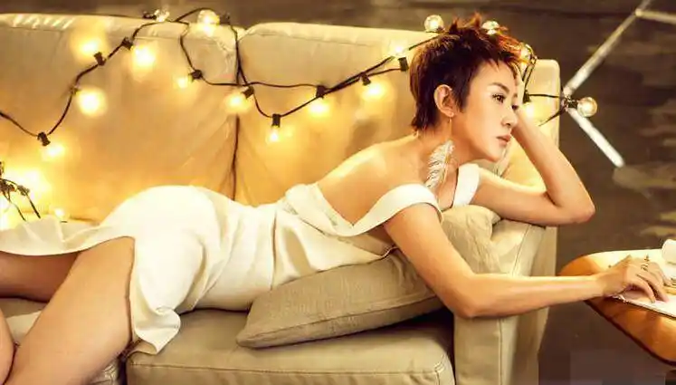 被喜剧耽误的时尚女郎马丽,拍男人装秀火爆身材颠覆以往形象_贾玲