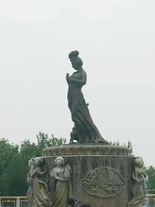 华清宫广场  杨贵妃雕像.