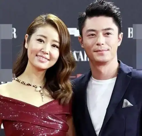 47岁林心如已怀二胎!挺大肚打球,高龄产子被嘲生育机器