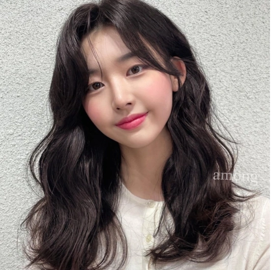 宋慧乔新画报中长发美翻(中长发发型2021年最新款)