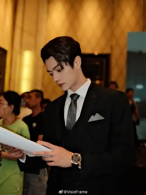 许凯ins营业照##许凯好绝的侧颜