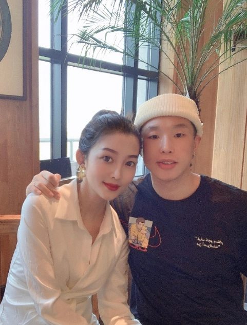 原创德云社烧饼官宣老婆二胎产子晒儿子正脸照牵着饼干小手超幸福