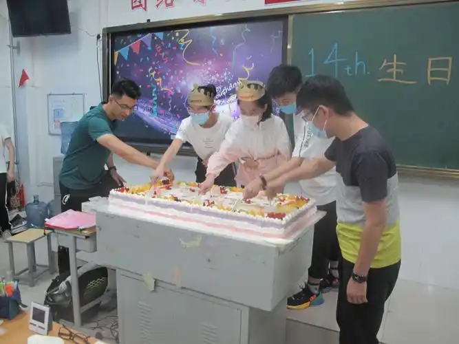 2021届6班14岁集体生日——点亮青春梦想 誓做复兴栋梁