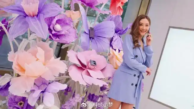 甚至喊话陈小春为爱买单,#陈小春哄应采儿只要一句话#便购入华为折叠