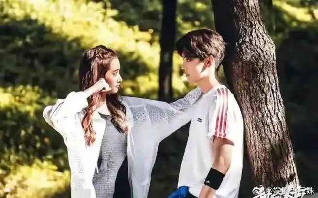 鹿晗关晓彤好好嗑