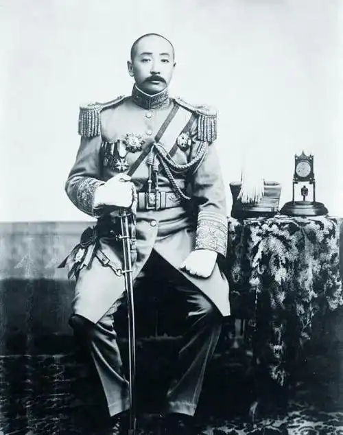 他曾经称霸东北几十年,一代枭雄张作霖的珍贵老照片!_袁世凯
