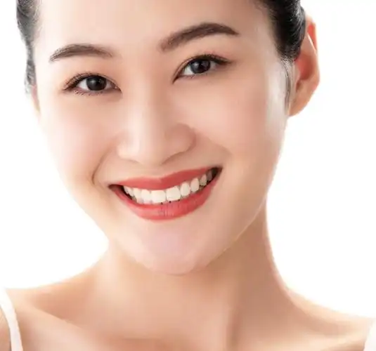 导语:拥有白嫩的肌肤是所有人的梦想,皮肤白皙的人会给人一种很干净