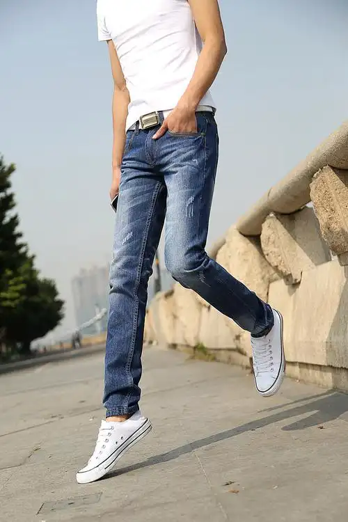牛仔裤男模特男裤韩版拍摄牛仔裤休闲裤拍照平铺拍摄外景拍摄