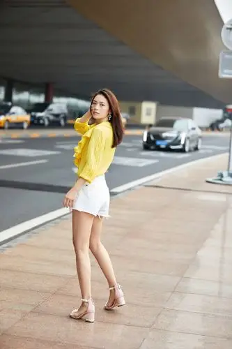 黄英清新俏皮街拍图片16