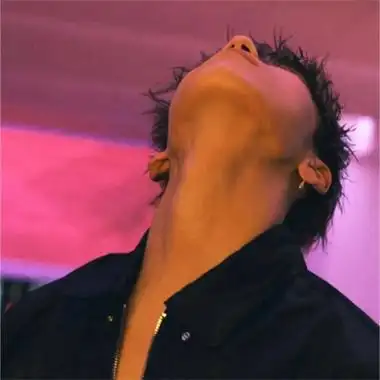 成熟稳重很有氛围感的男生头像图片