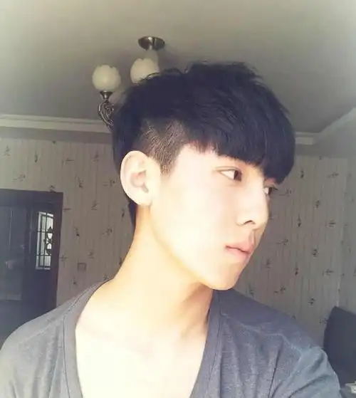 组图帅气活泼有气质的沈阳音乐系校草蔡尧超文艺气息十足