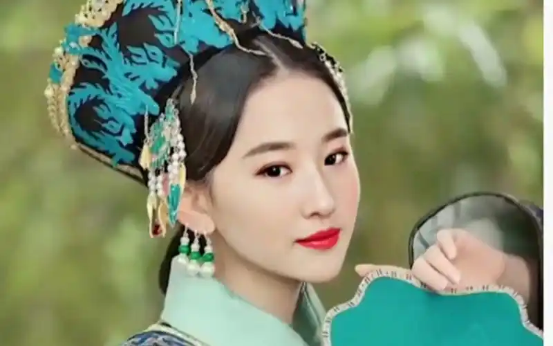 从来不接清宫剧的刘亦菲,当她换上清宫装扮后,有惊艳到你吗?