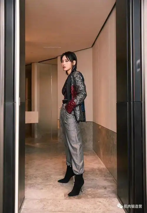 周笔畅身材大变样近照帅得像男神一双大长腿太撩人