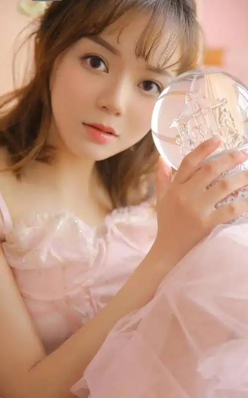 粉红清纯美少女白嫩私房迷人写真