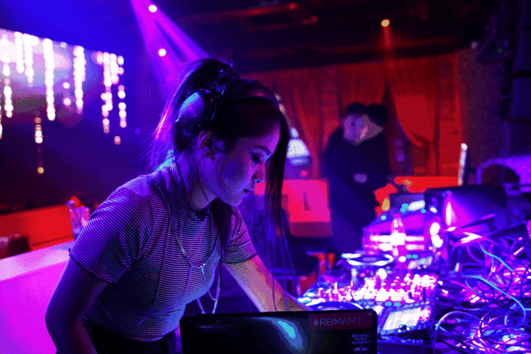 少女的衣橱这个酷酷的dj少女连潘玮柏都请她打碟