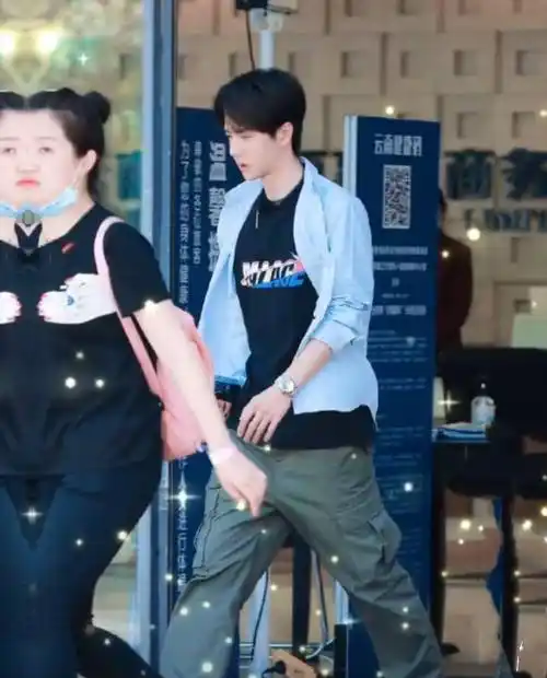 王一博最新《天天》穿肖战同款,出镜率太高不避嫌_裤子_时候_网友