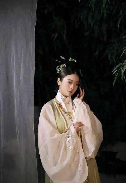 《古韵新声》张雪迎古装造型端庄静雅,充满着古典气质_一身_五官_大气