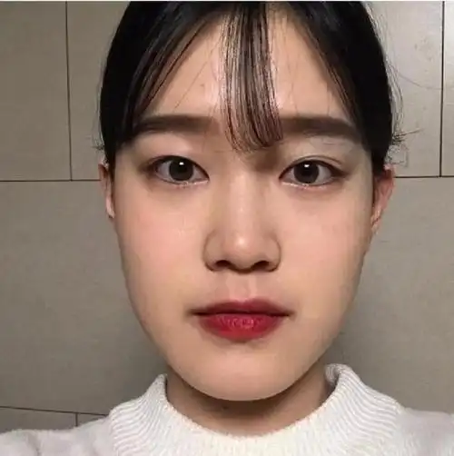 那么,什么样的下巴会衬得人不好看呢?