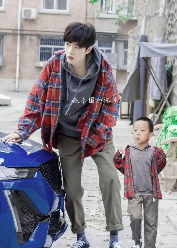 当肖战遇到儿时的自己,网友:输的很明显!_小时候_可可都_造型