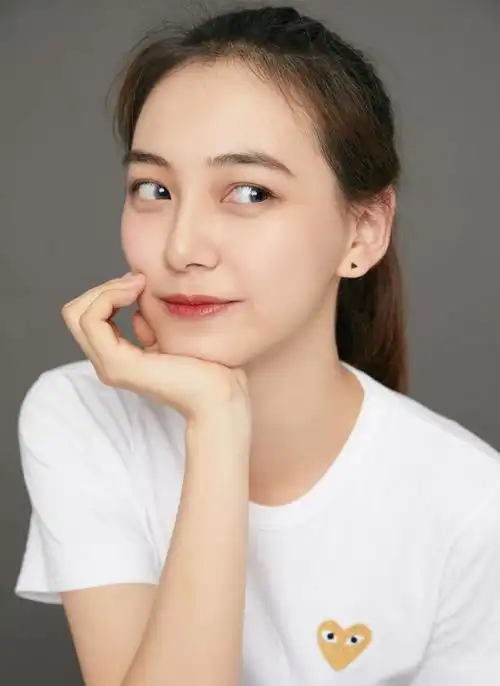 女生自拍怎么拍才好看8个姿势帮你自拍自然且漂亮