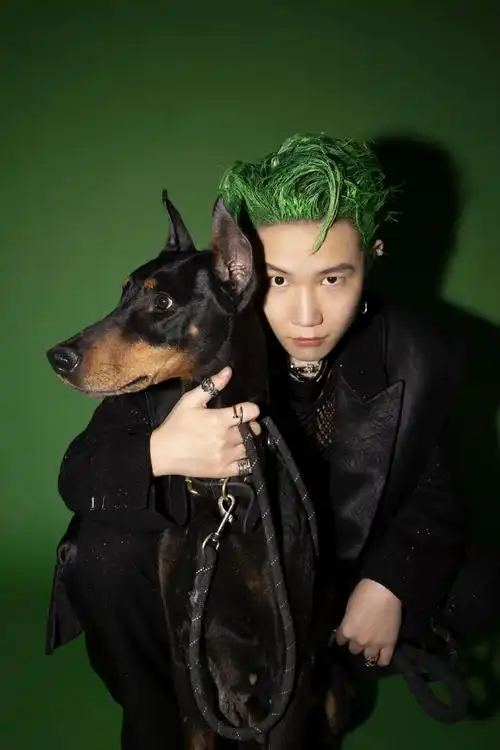 以浪漫之名书写偏爱太帅了花2022首张ep芳心收集者上线