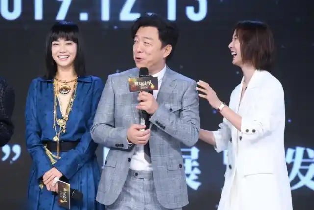 黄渤"左右环绕"谭卓王珞丹两大美人,真"女神收割机"