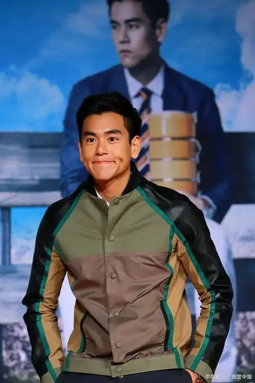 岁彭于晏零死角男神分享生活体验,鼓励粉丝探索新生事物