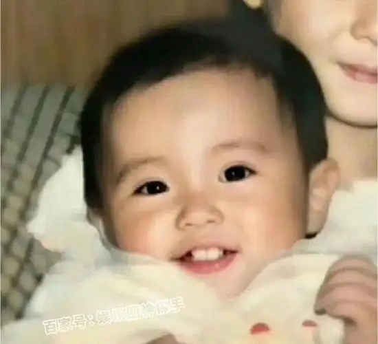 看了肖战修复后的童年照片,粉丝:这个特点一直没变!