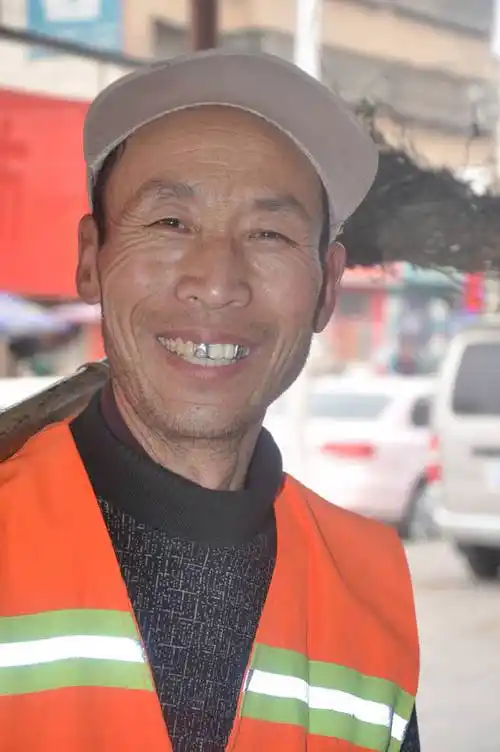 周口百名环卫工人最美笑容摄影展