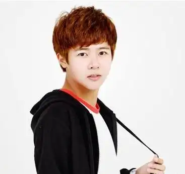 男生齐刘海短发青春时尚感十足的男生齐刘海短发