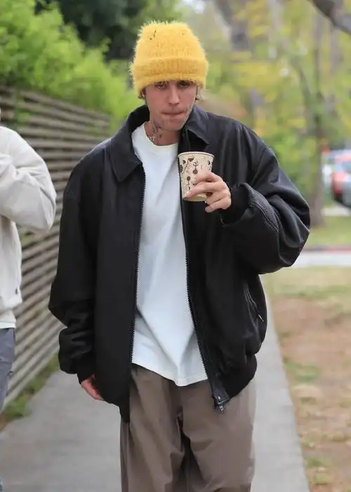 16 la街拍」 啊啊啊啊啊帅的想喊爸爸 你贾@justinbieber又又又轻松