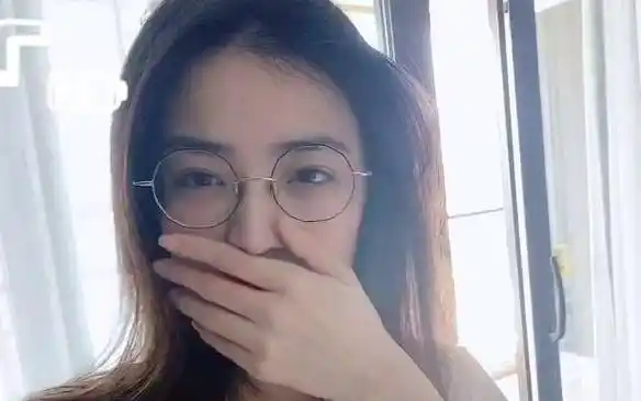 徐璐早起戴大框眼镜本以为是遮素颜听清近视度数瞬间懂了