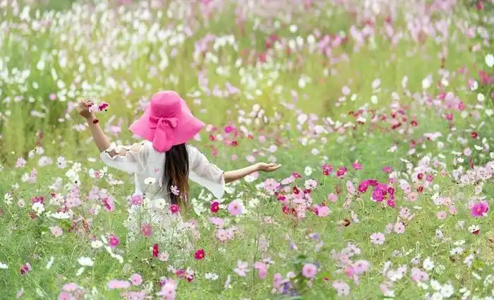 花海美女背影图片