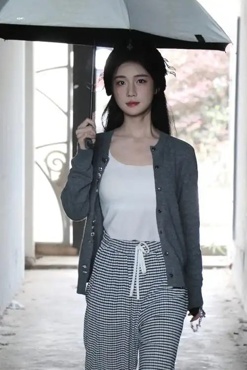 陈意涵estelle超话    383036323838 上班    @陈意涵