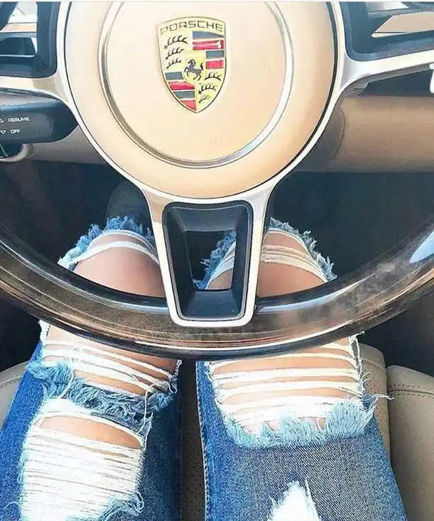 希腊年轻富二代高调炫富 毫不手软(组图)