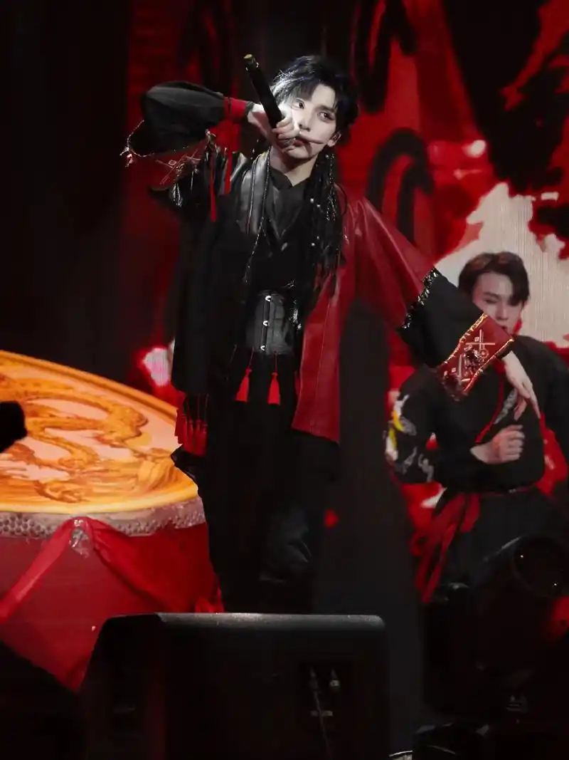 乾坤未定,你我皆是严夫人#严浩翔#严浩翔刀马旦#严浩翔巴比伦 - 抖音