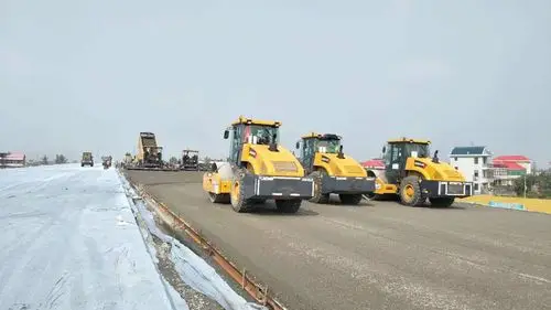 k20 836-k21 131右幅水稳下基层摊铺