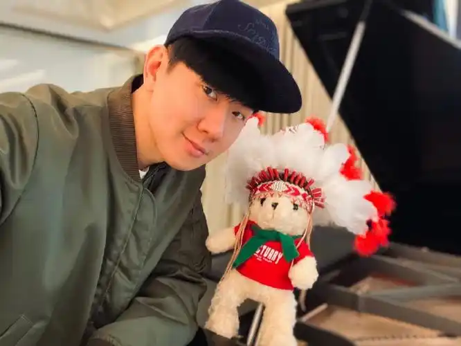 98#林俊杰jj20世界巡回演唱会#之前日常的小瓶子也都好可爱@林俊杰