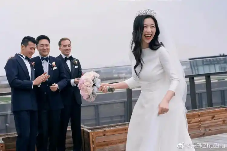 朱珠:从演员到妈妈,破圈的不止美_刘德华_角色_音乐