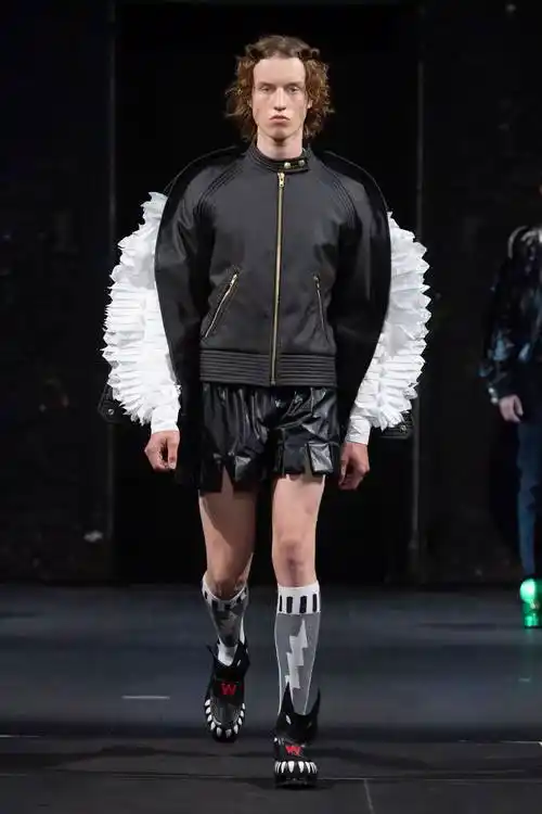 巴黎男装周waltervanbeirendonck品牌时装秀