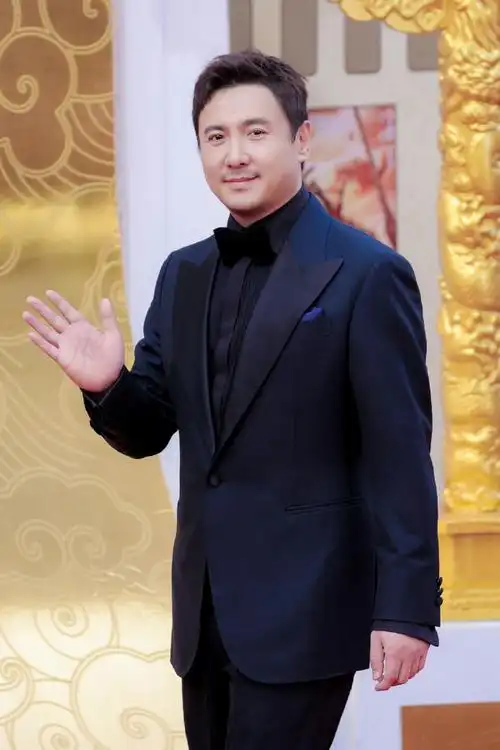 沈腾在云南吃齐齐哈尔烤串